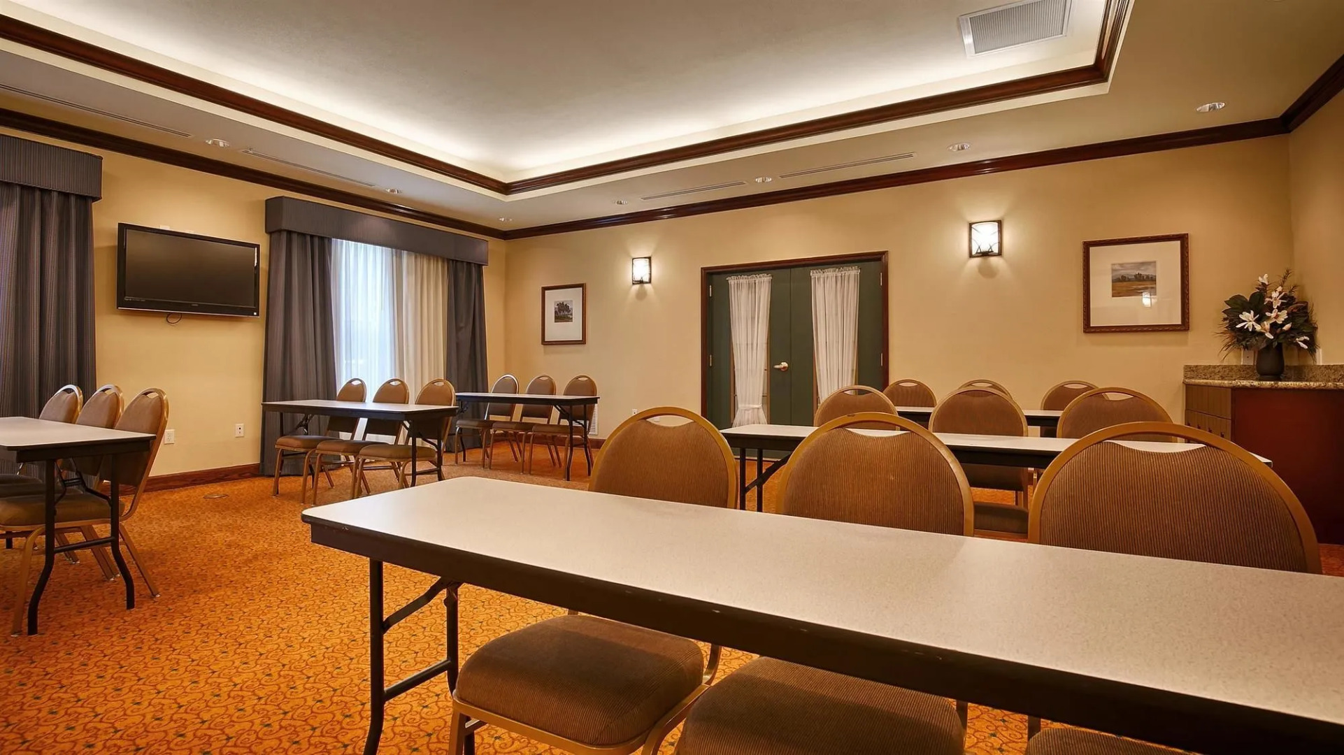 Best Western Plus First Coast Inn & Suites