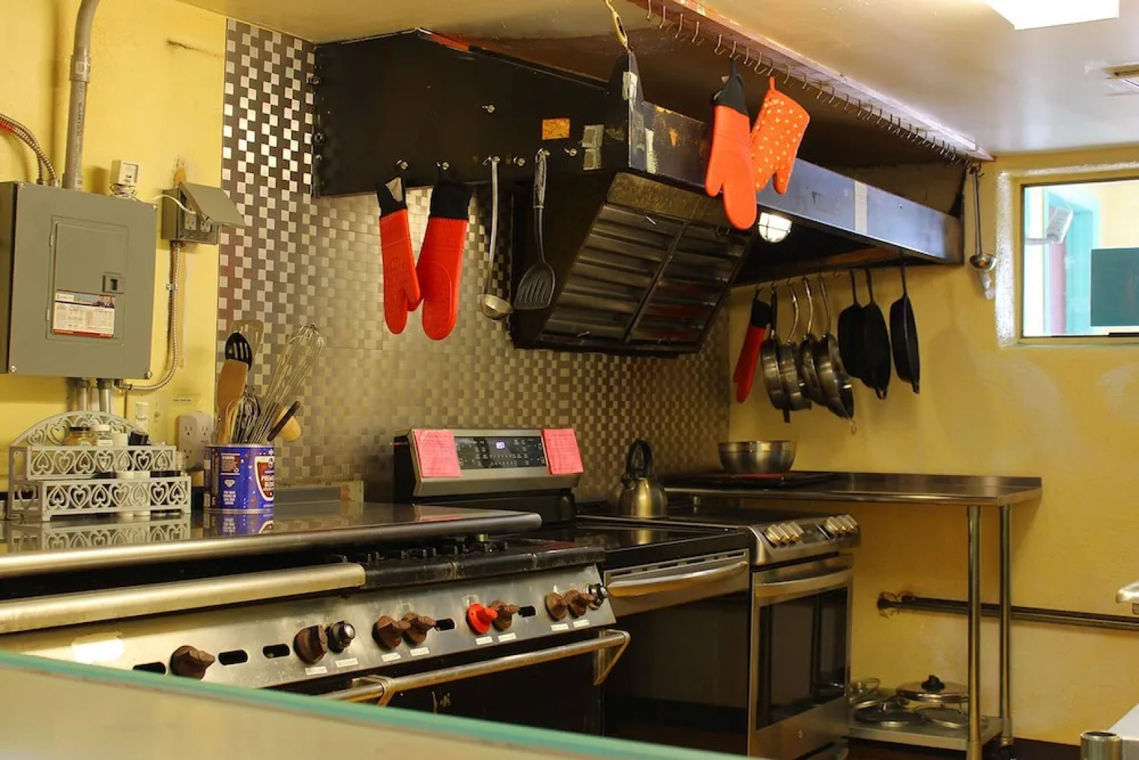 SnowMansion Taos Adventure Lodge