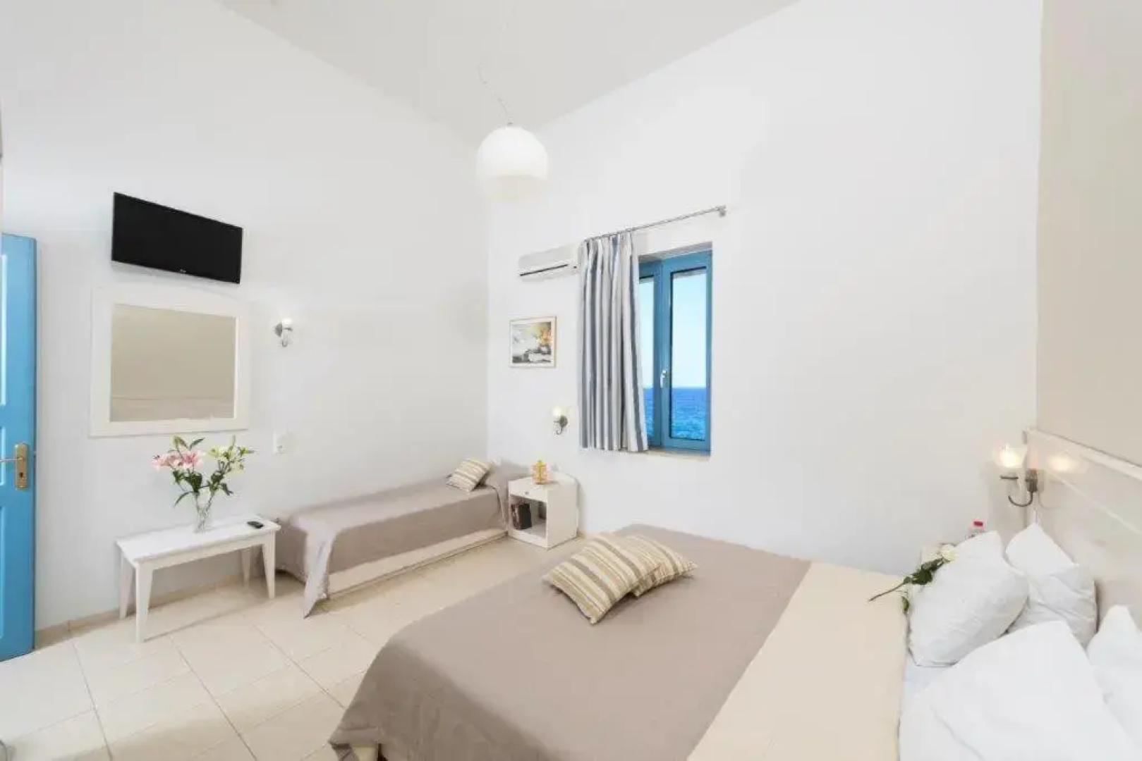 Captain's House Hotel Suites & Apartments