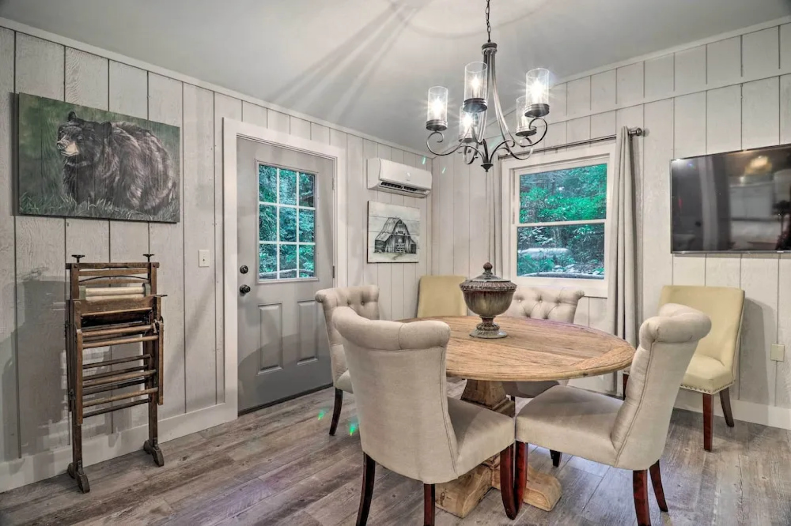 Updated Highlands Cottage w/ Deck + Fireplace!