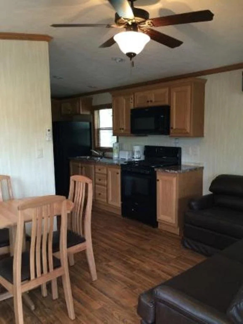 Circle M RV & Camping Resort - Caravan Park