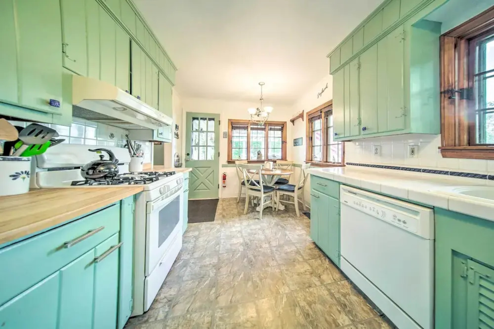 Private Waterfront Lake Erie Home w/ BBQ Patio