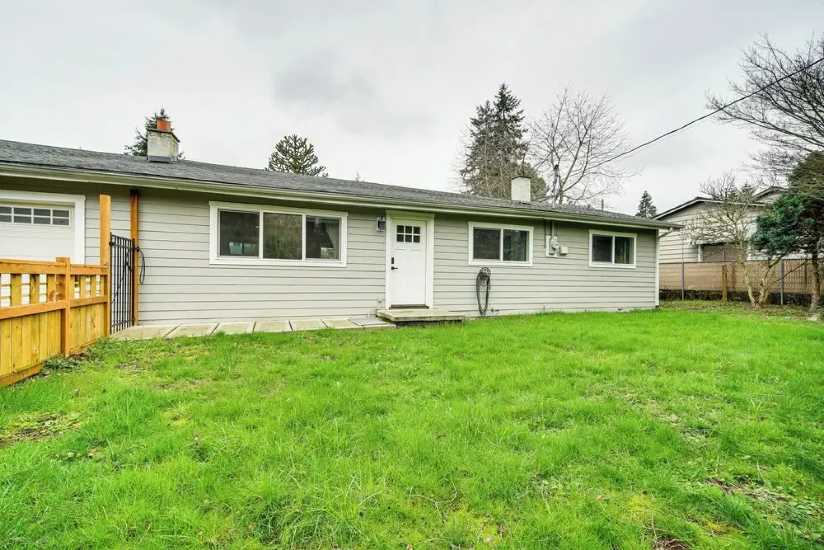 14 Mi to Dtwn Seattle: Sleek Home w/ Large Yard