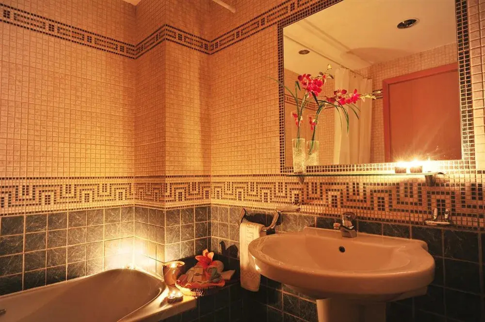 Elite Five Apartments