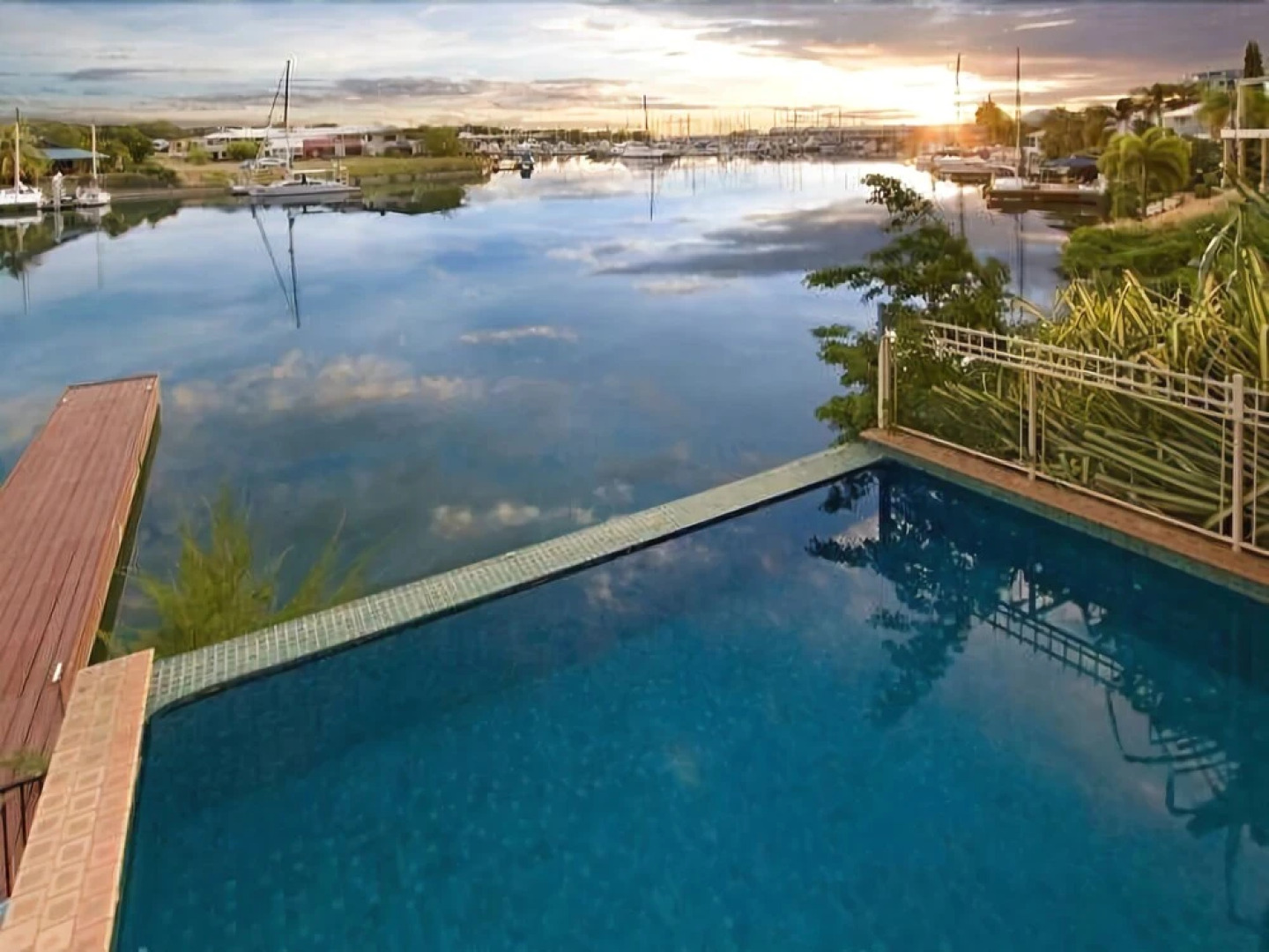 Waterfront 4brm House Cullen Bay