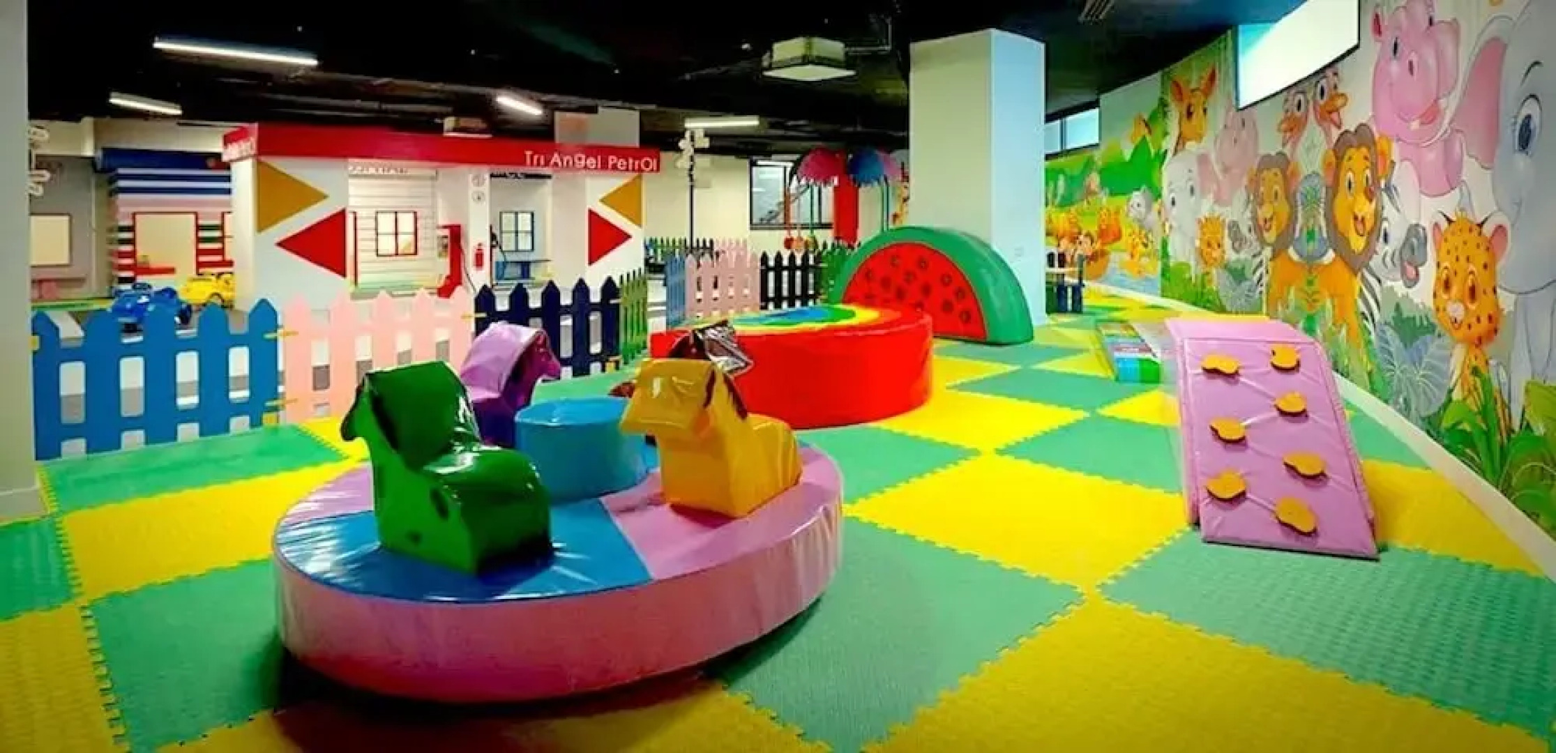 Helena Pool Apartments