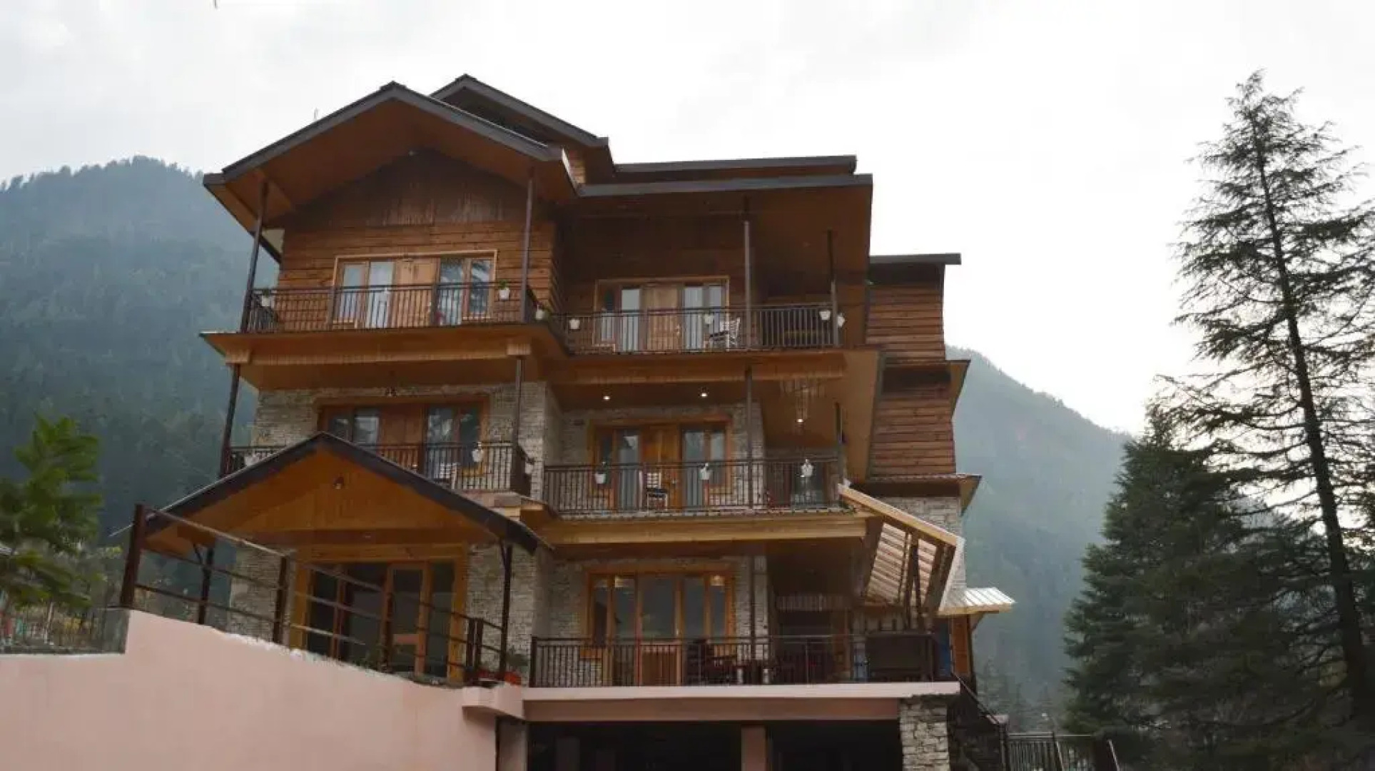 The Woodward Two By Oyo Room