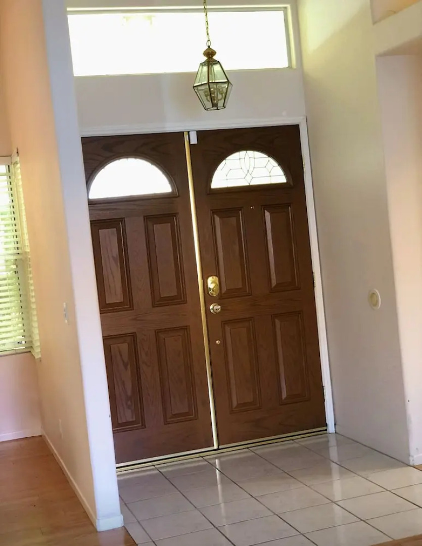 Private bedroom in Western Horizon Home