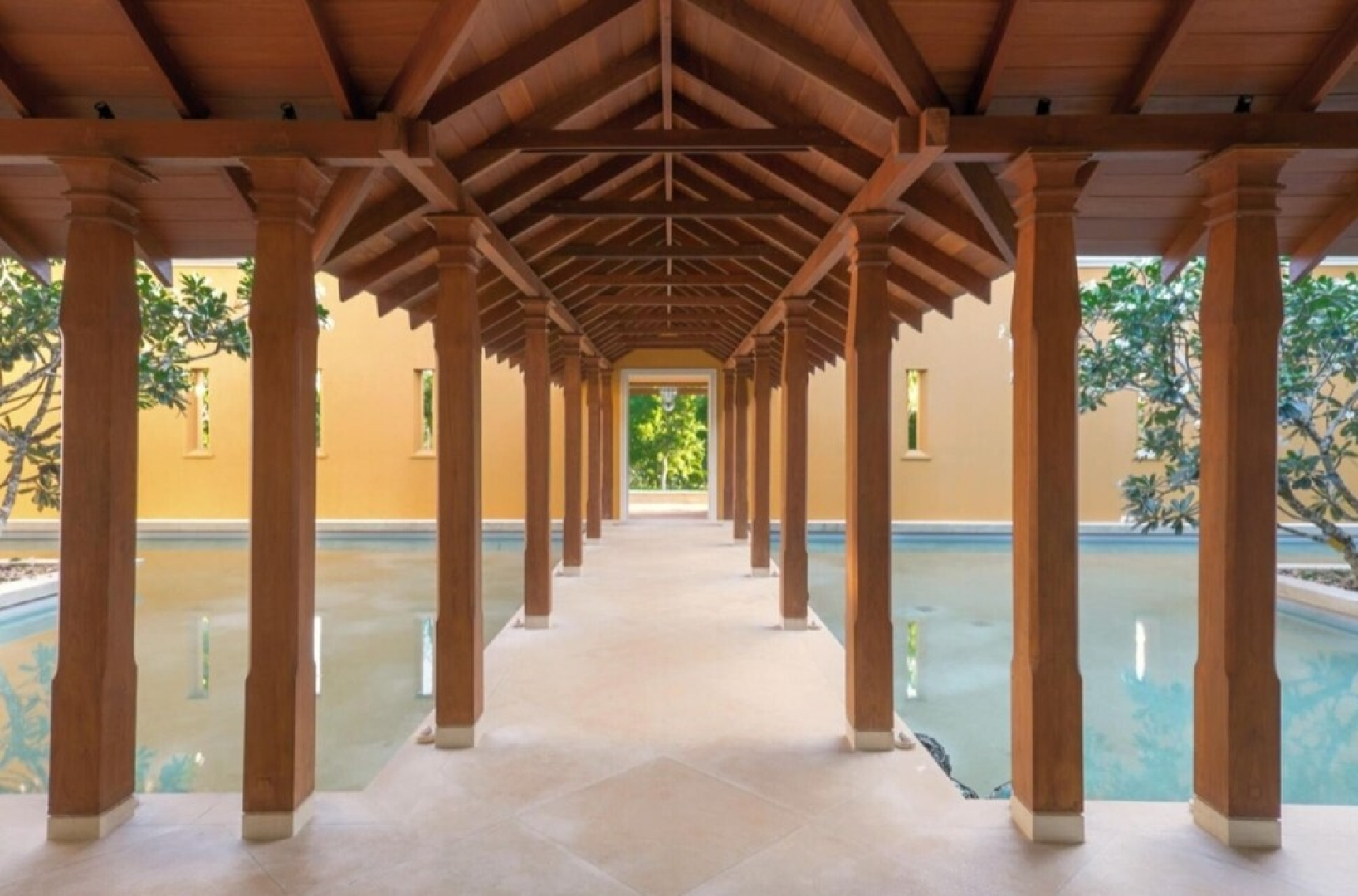 Phenominal Beach Villa Set In 20 Acres With Floodlit Tennis Court