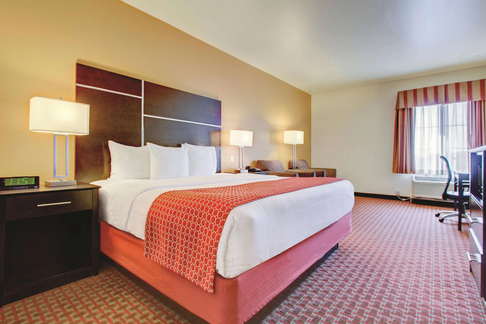 La Quinta Inn & Suites by Wyndham Denver Gateway Park