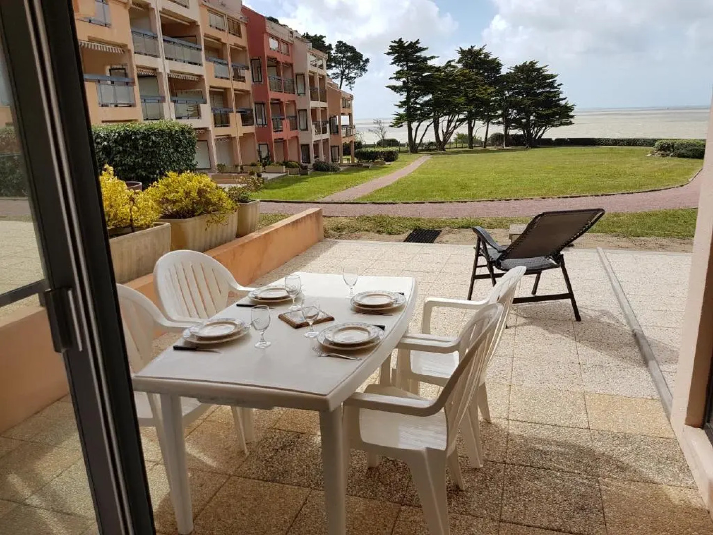 Appartement en RDC avec terrasse face a la mer