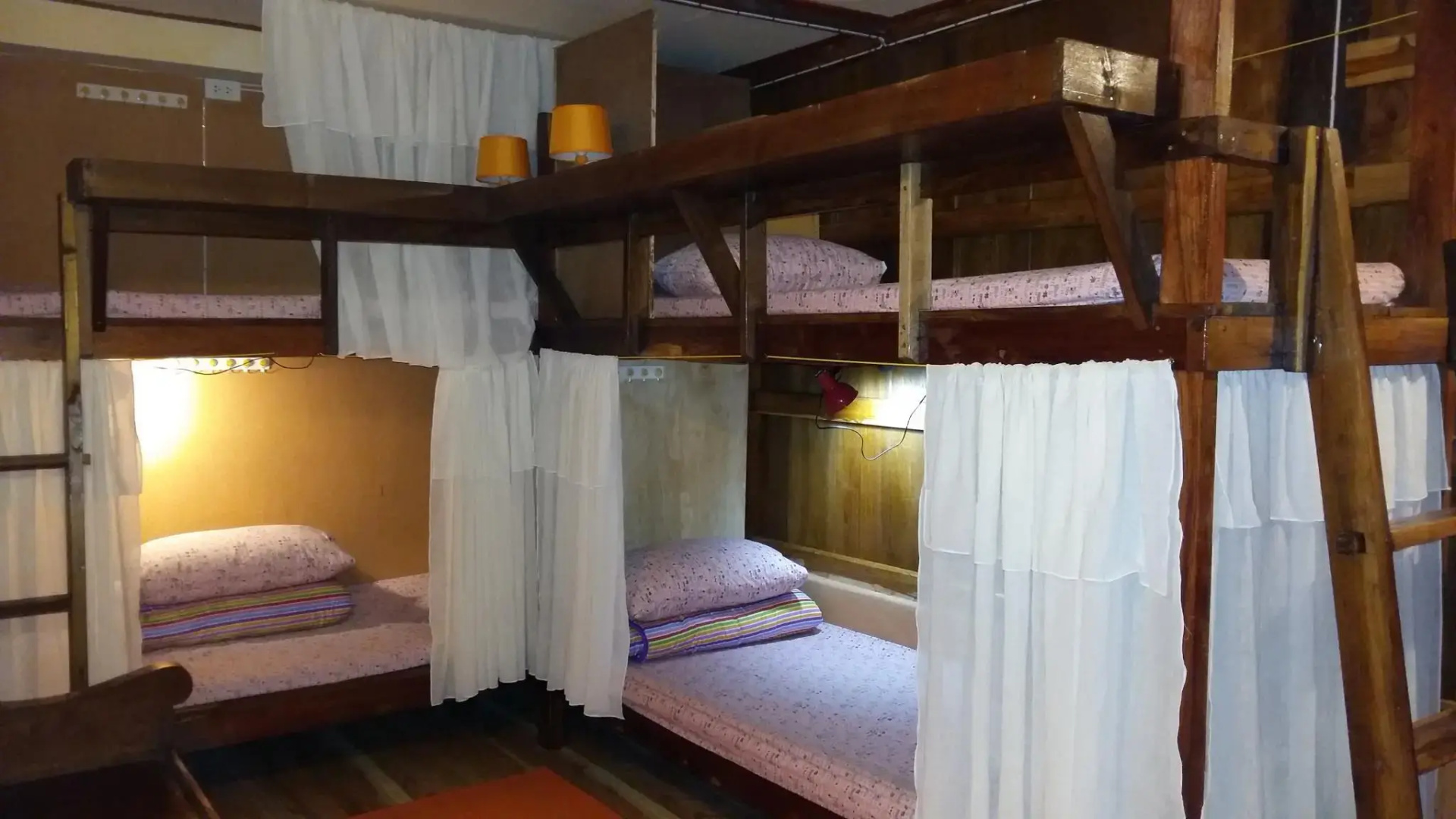 Inthanon Hostel - Adults Only