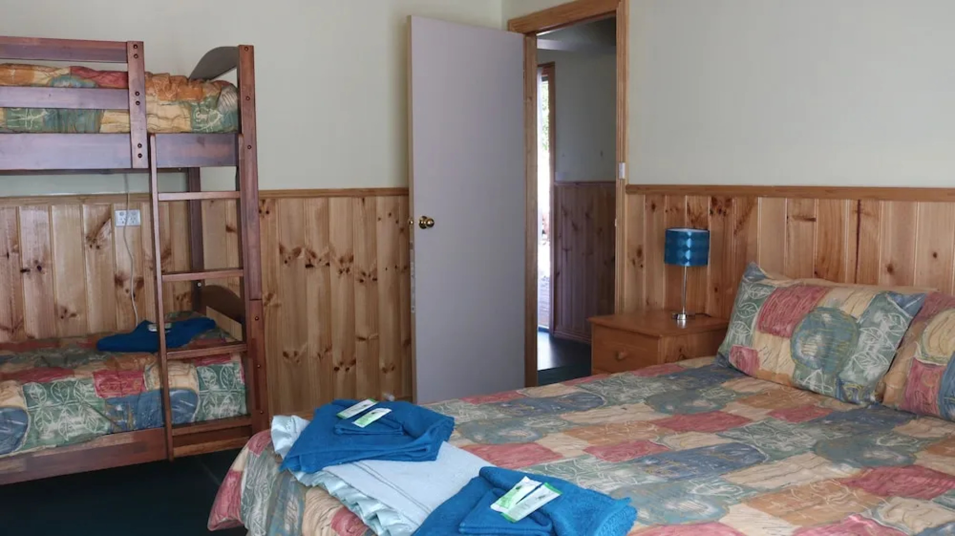 Meredith House & Apartments Strahan