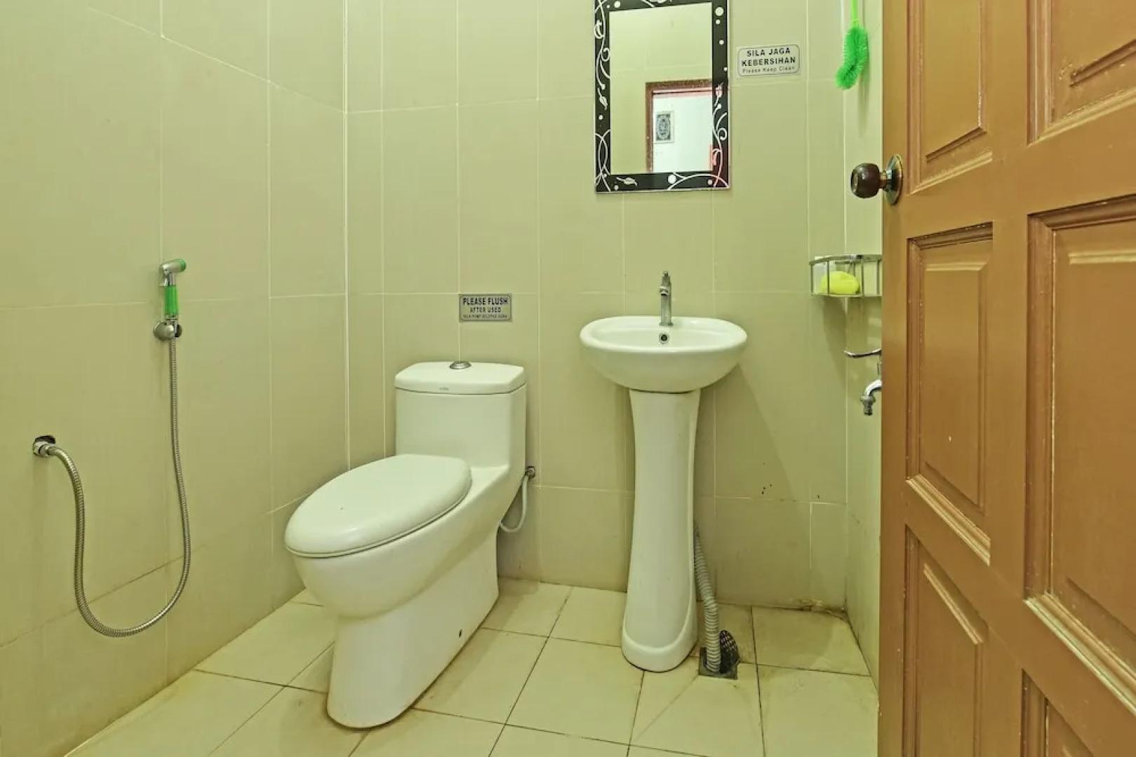 OYO 90441 Cz Traveler's Hotel