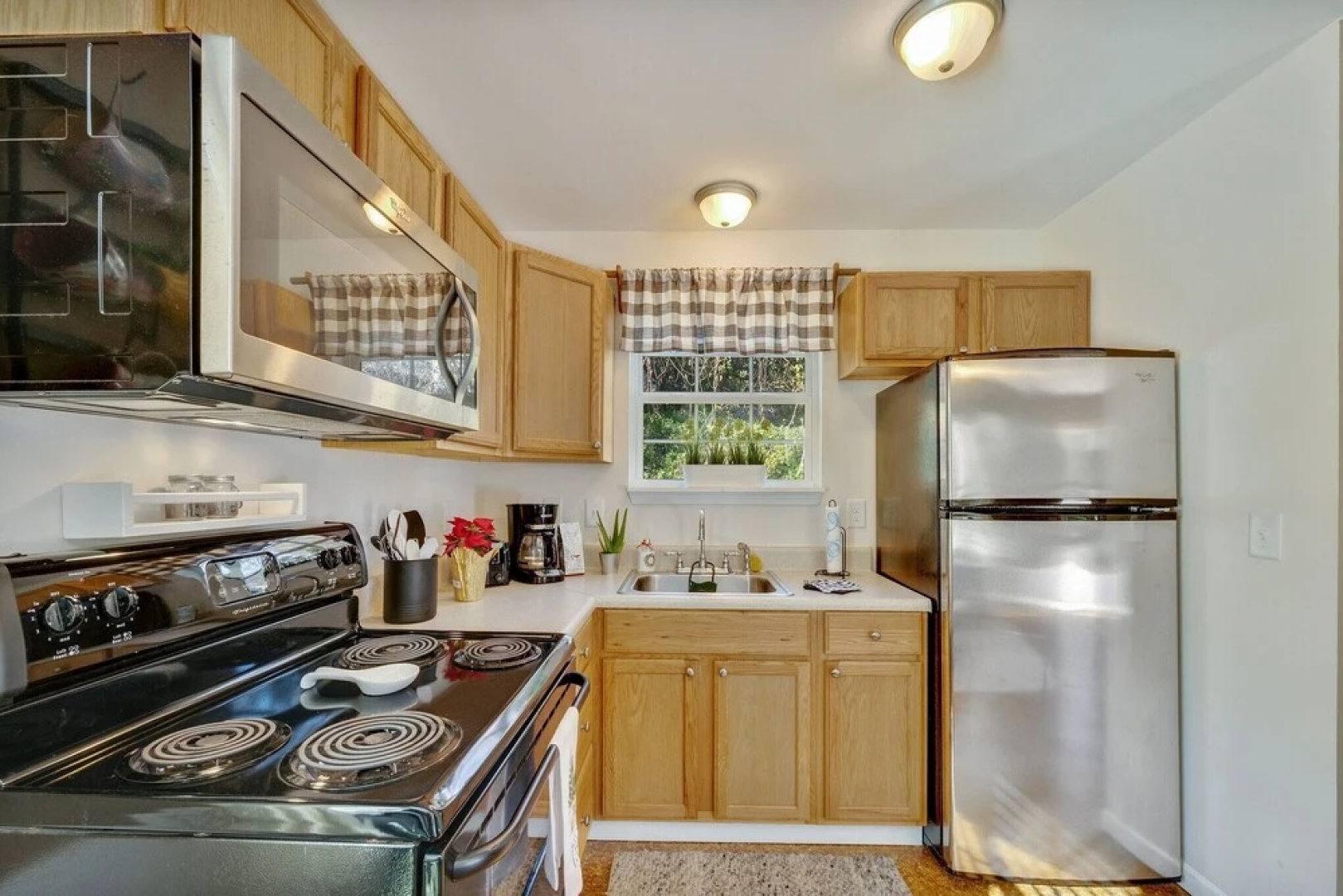 The Holly House In Downtown Demorest 2 Bedroom Home by Redawning