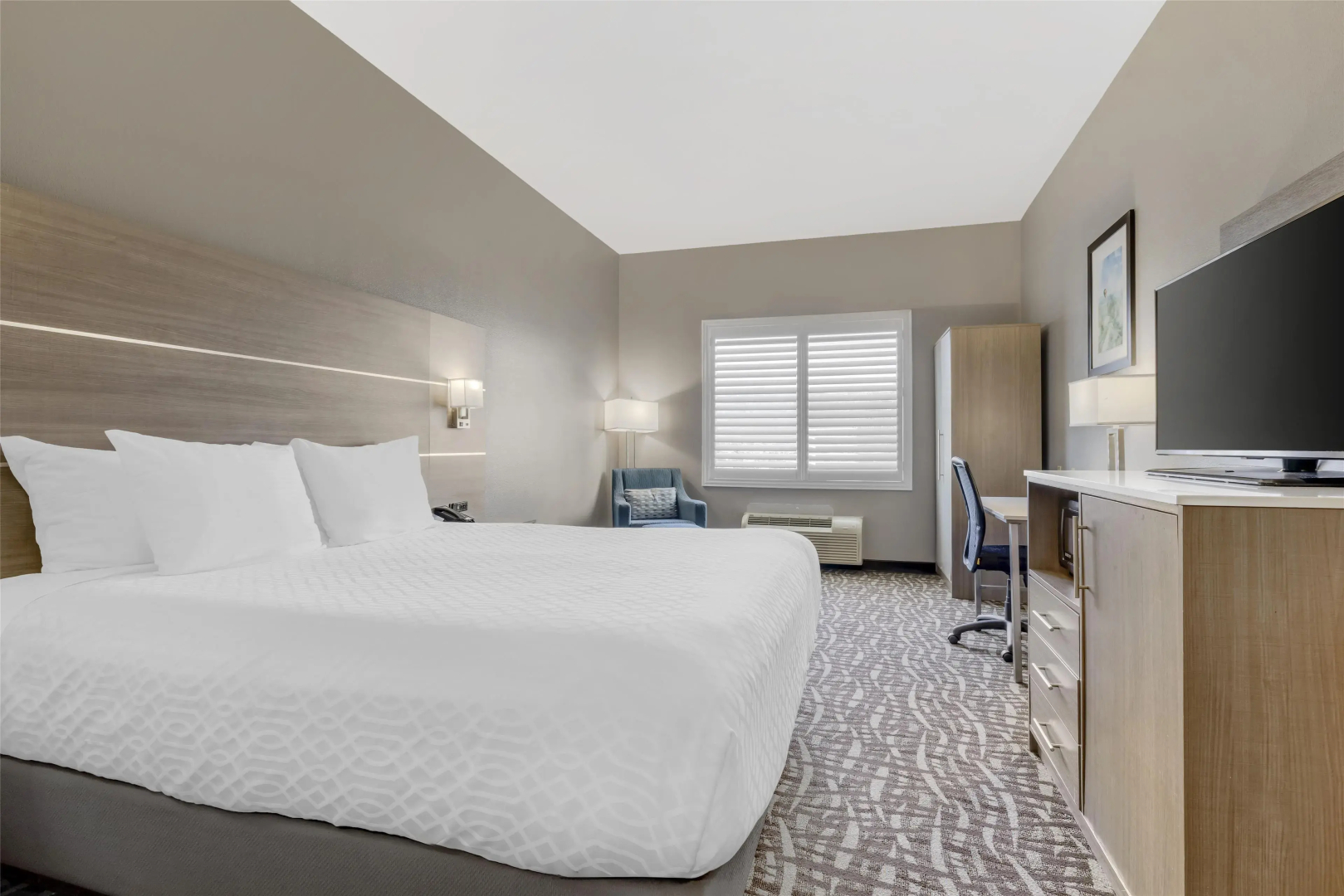 Best Western Plus Lake Elsinore Inn & Suites