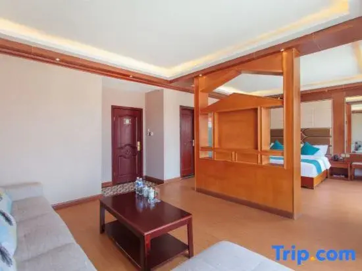 Yong Zhu Qi Ju Xi Jing Hotel (Ganzi Hongjun Road white pagoda park Branch)