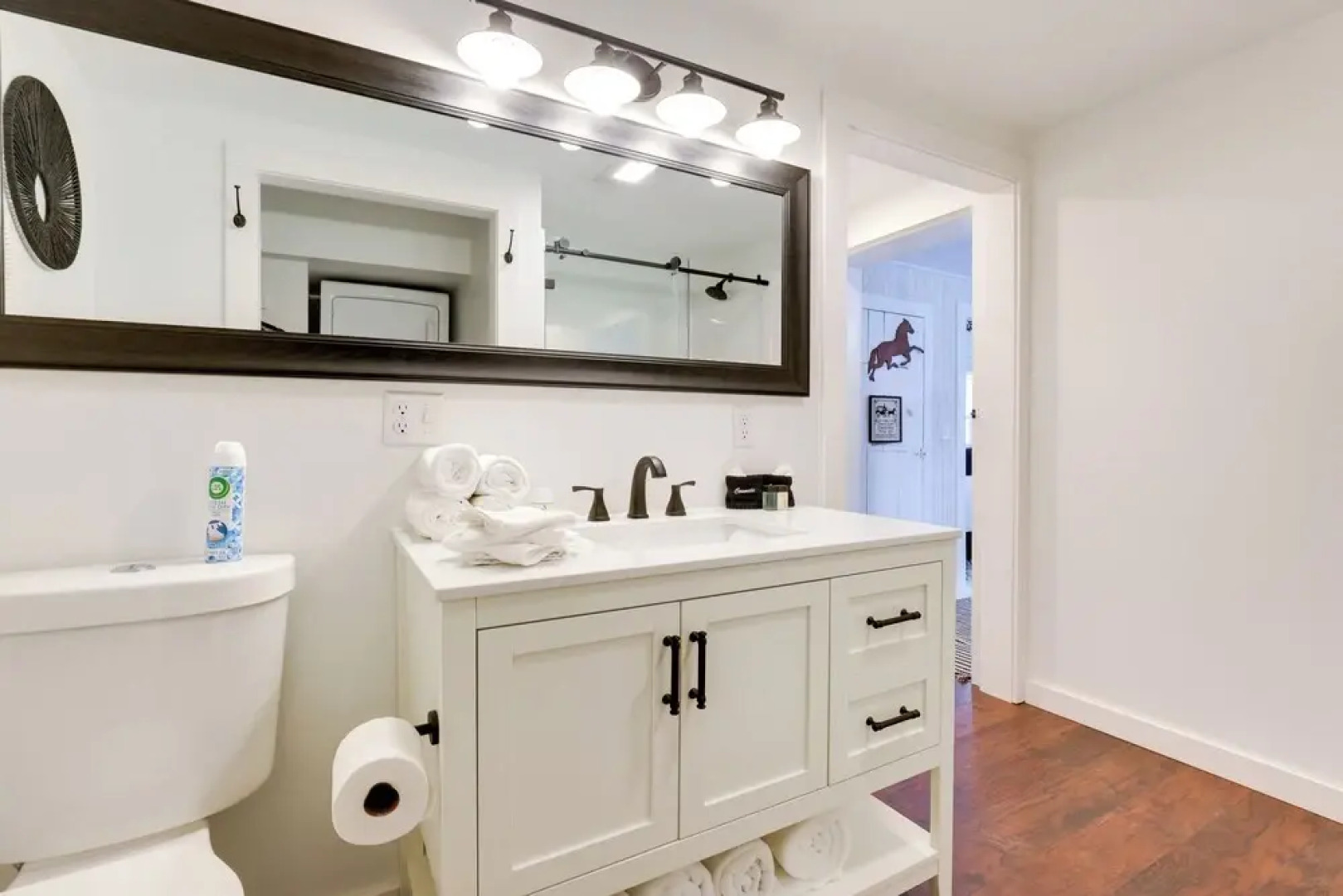 Near Keuka Lake: Walkable Paradise!