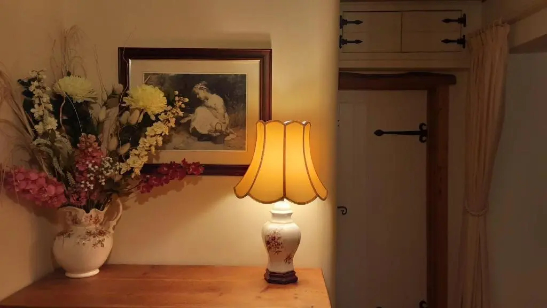 Wesley House Holidays - Choice of 2 Quirky Cottages in 4 private acres