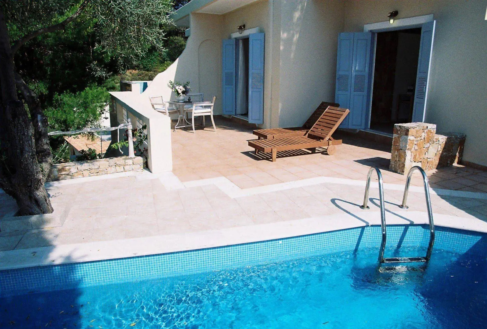 Alonissos Beach Bungalows & Suites Hotel