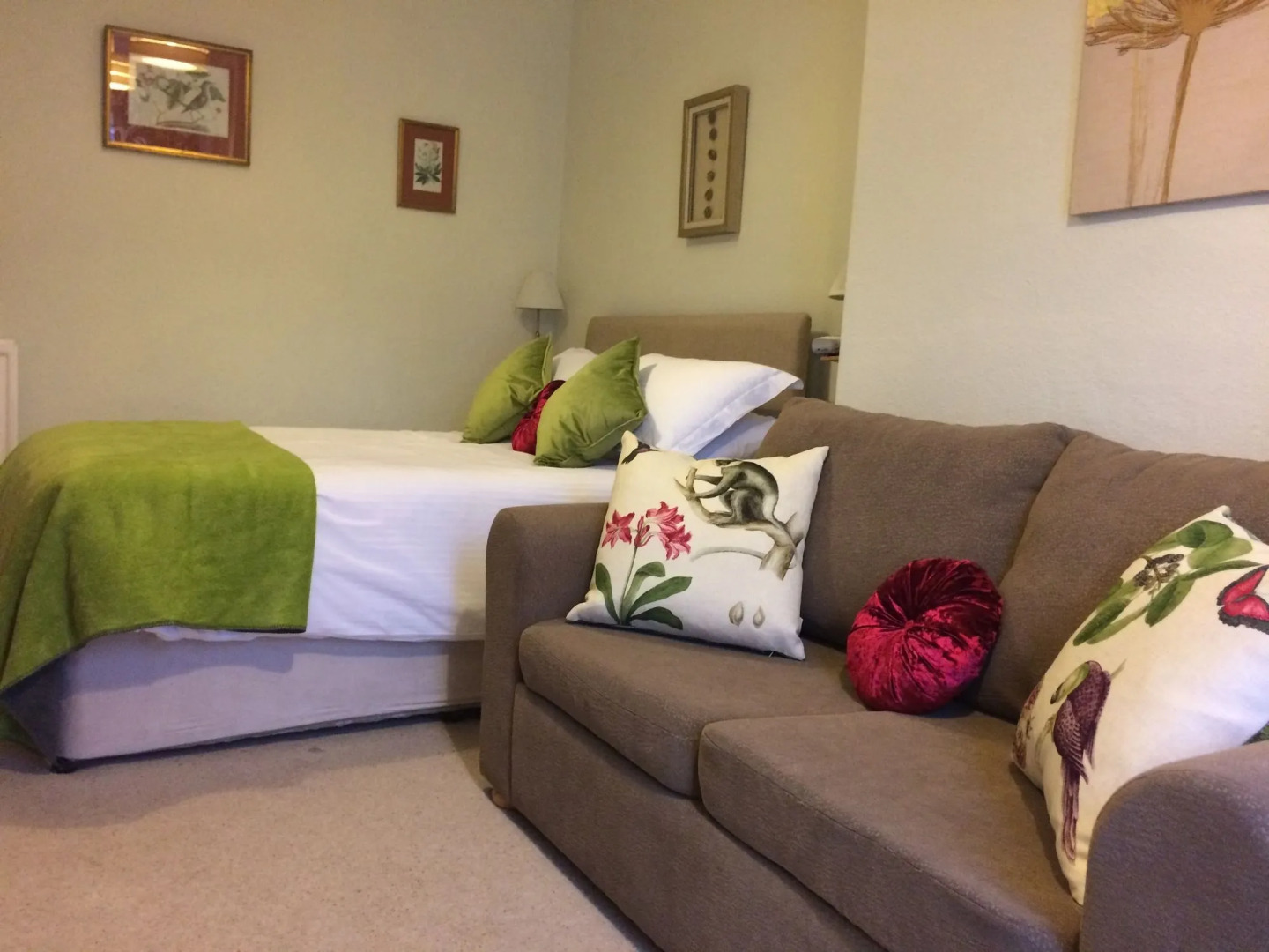 Milton House Studio Apartment Suites