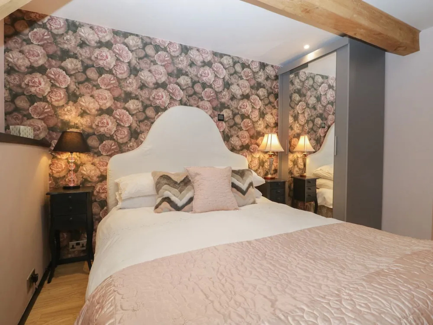 The Courtyard - Hilltop Barn