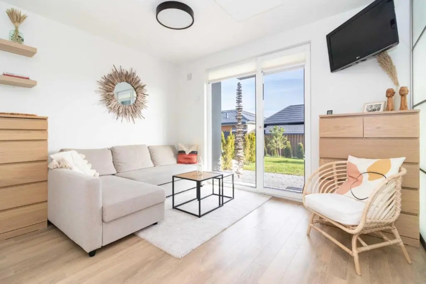 Green Shine Apartment, By Cohost