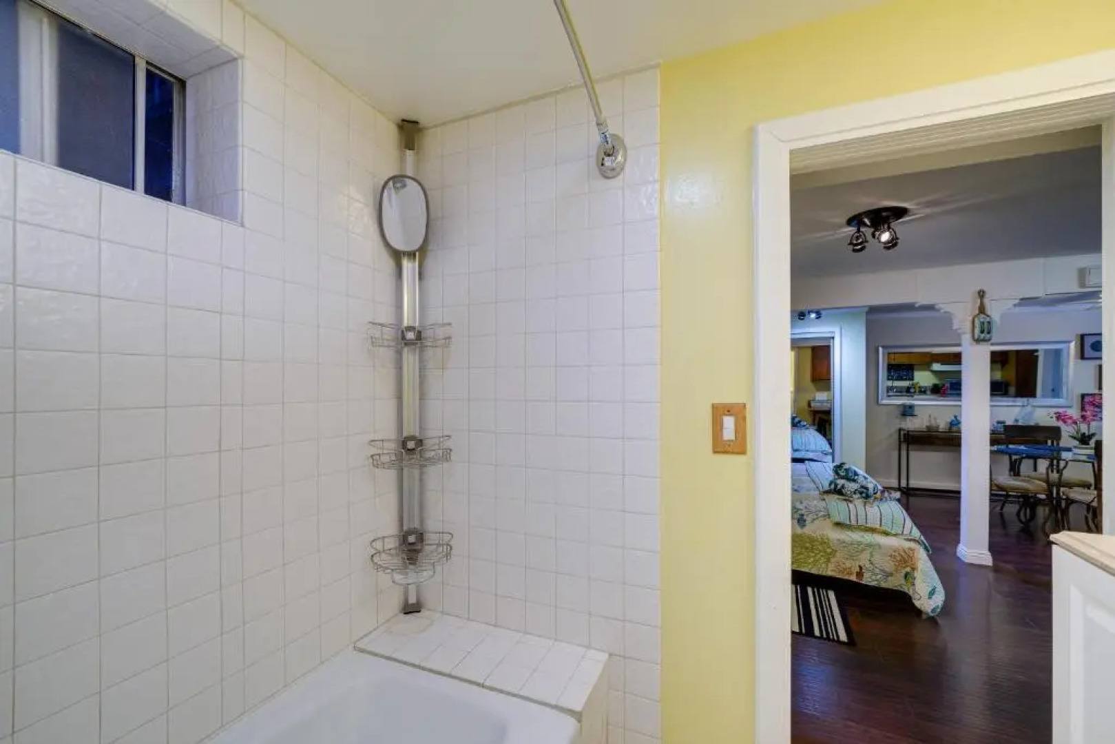 Santa Barbara Cozy Studio with Private Patio