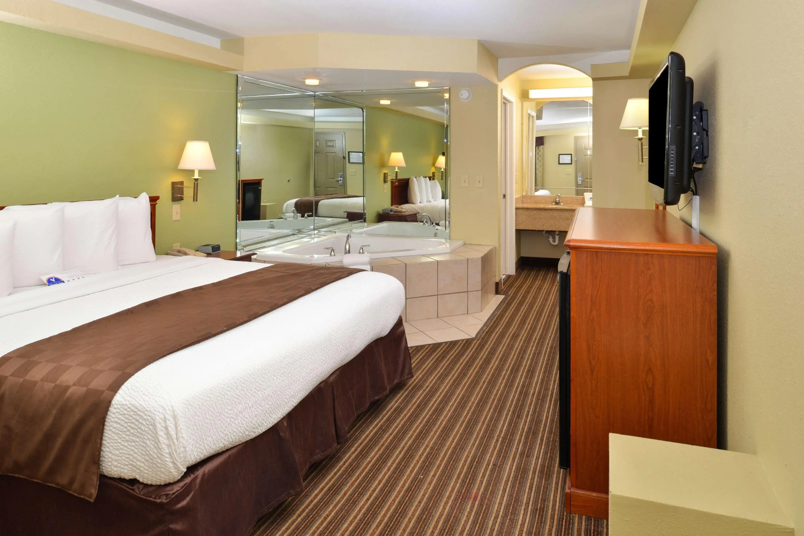 Americas Best Value Inn & Suites University Ave