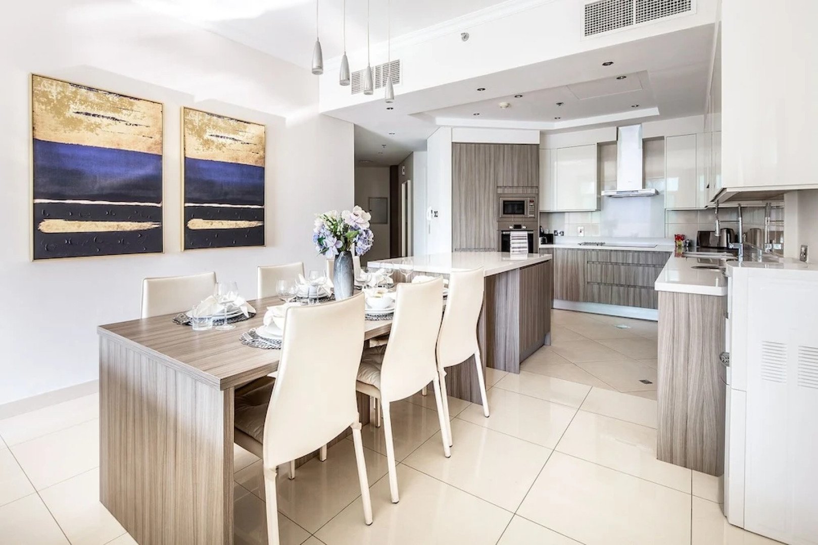 Warm & Spacious 2BR in The Famous Dubai Marina