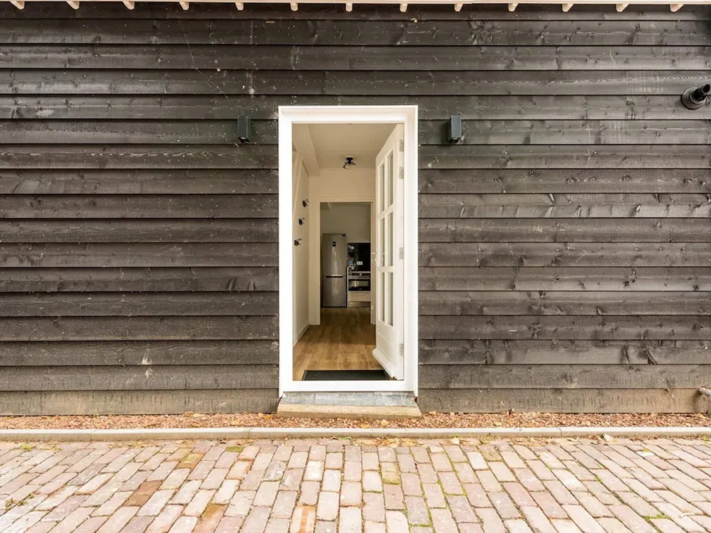 Charming Holiday Home in Poortugaal With Garden