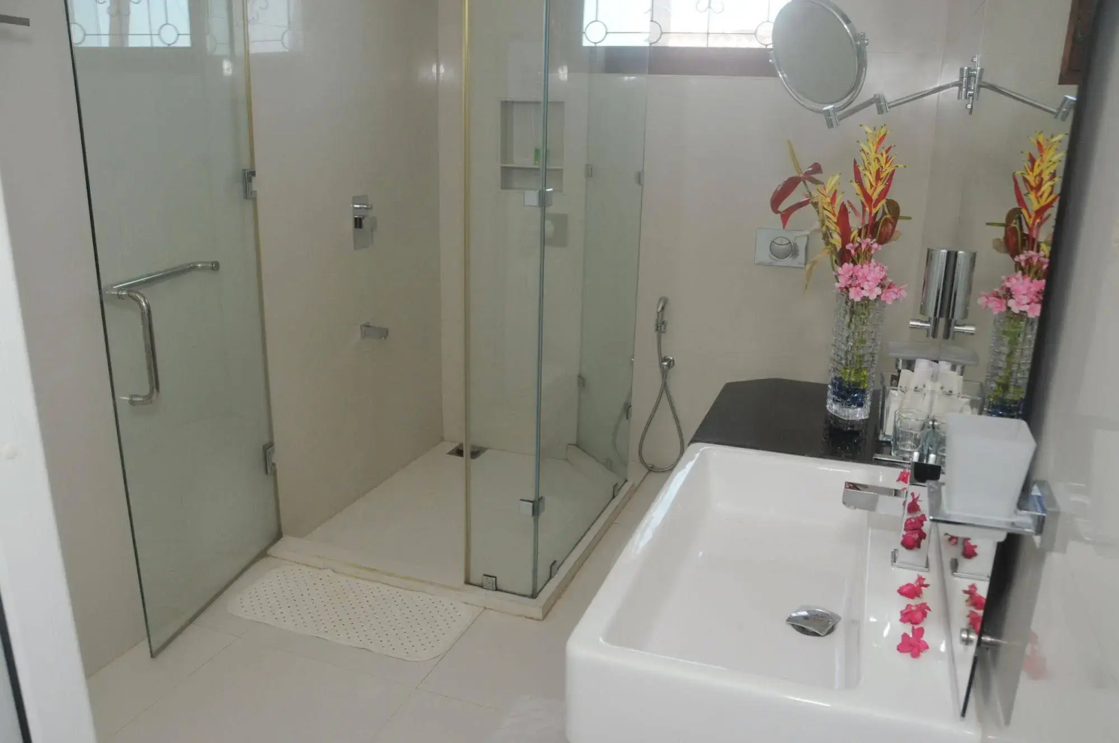 White Villa Resort Aungalla