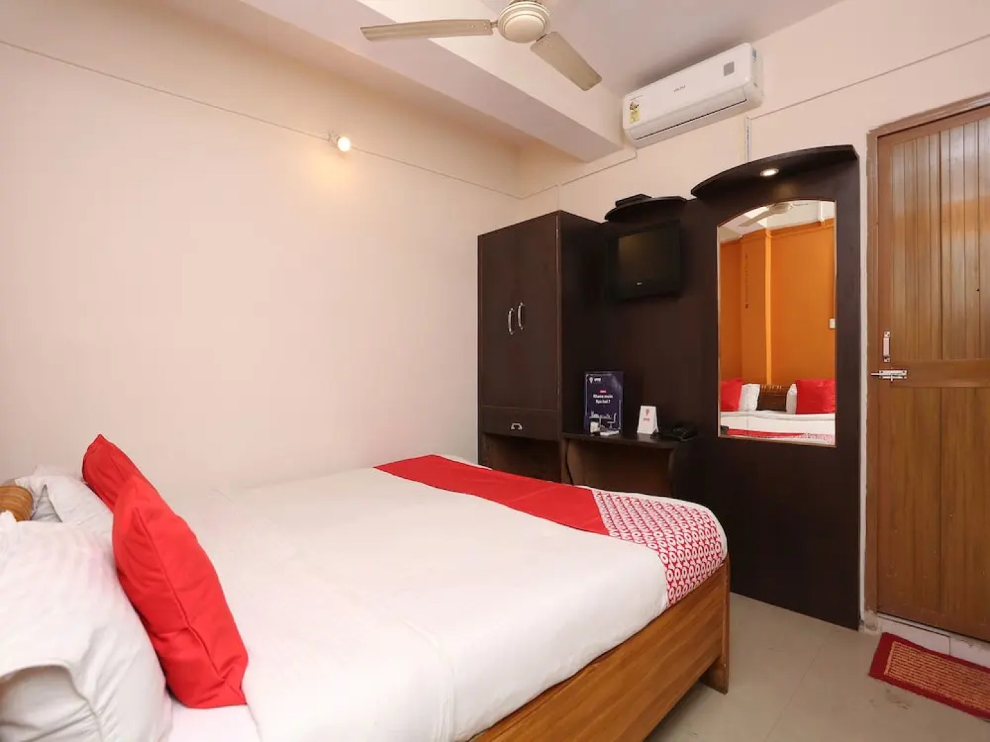 Hotel New Mega Palace by OYO Rooms