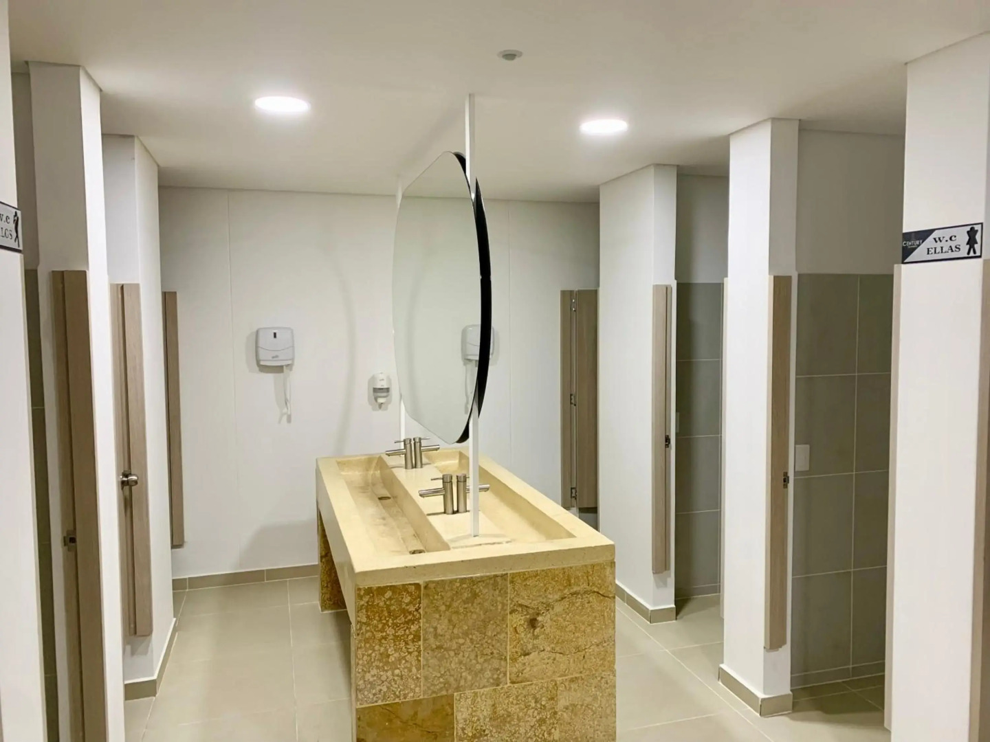 CE26 Beautifull Apartment and Parking