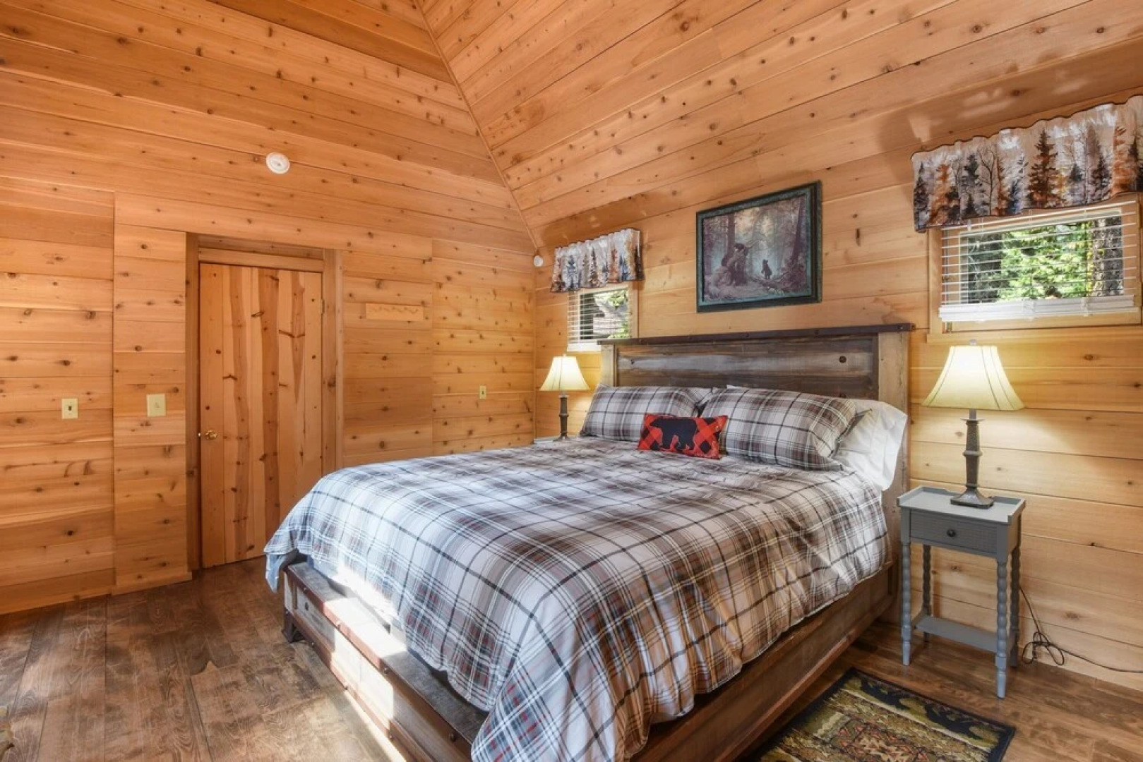 Dancing Cubs Camp - Hot Tub 2 Bedroom Cabin by Redawning