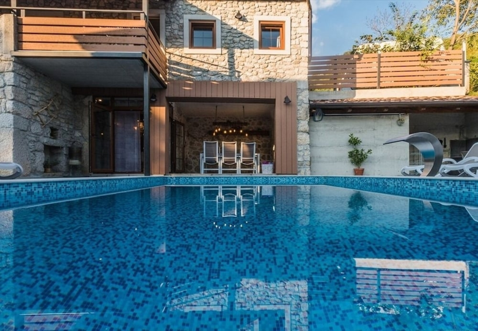 Leonarda - Luxury Stone House - H