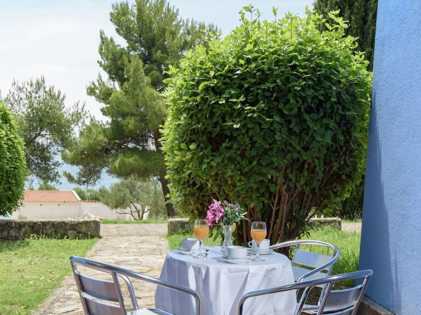 Tidy Apartment With Wifi, 4 km From City of Trogir