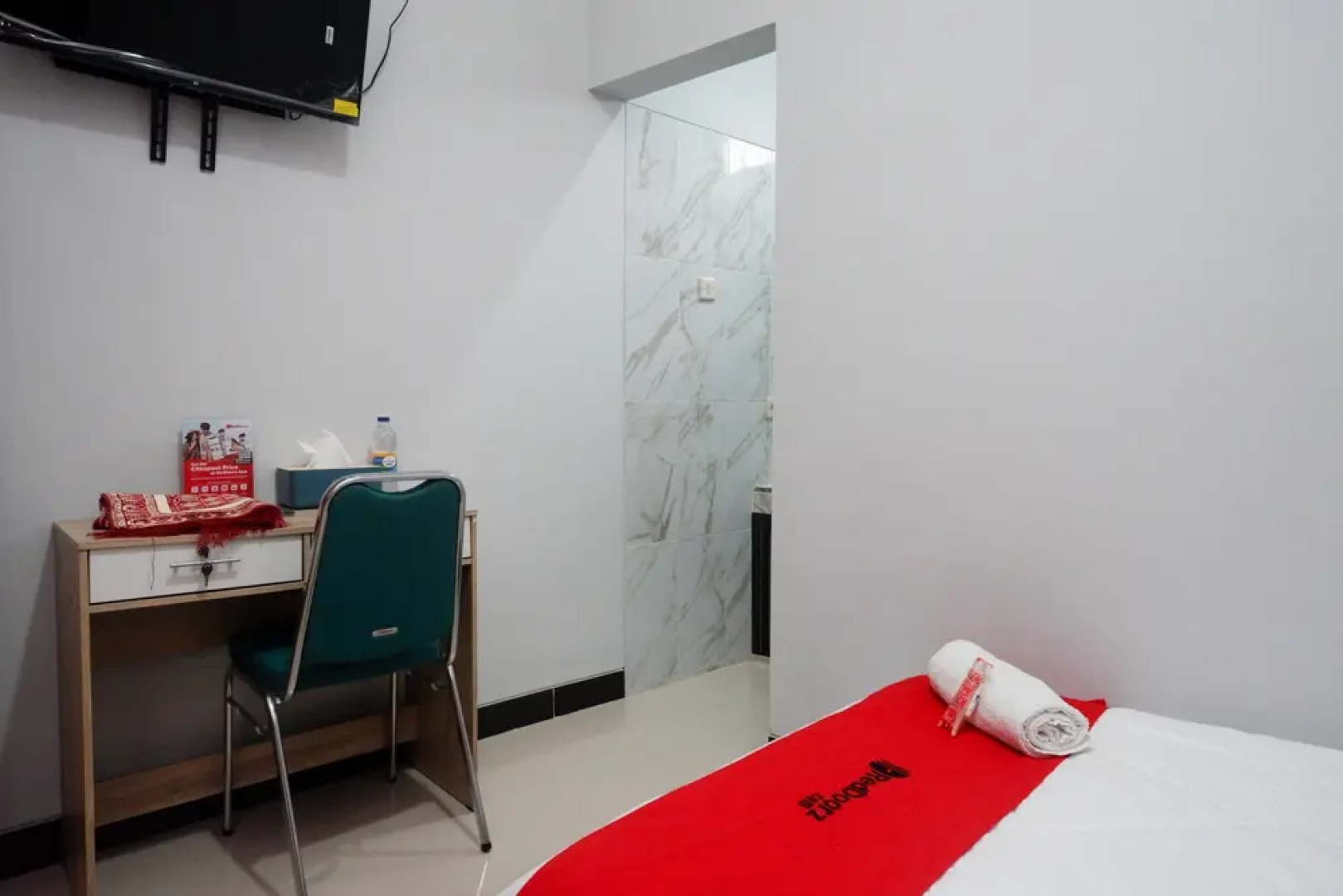 RedDoorz Syariah near Rumah Sakit Bhina Bhakti Husada