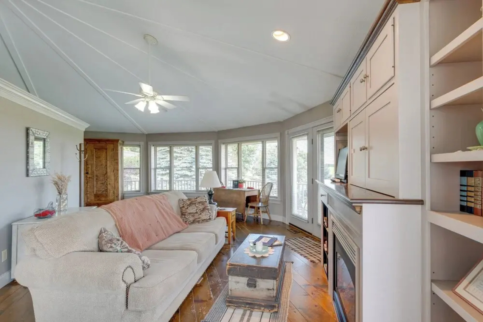 Panoramic Views: Hillside Millersburg Studio