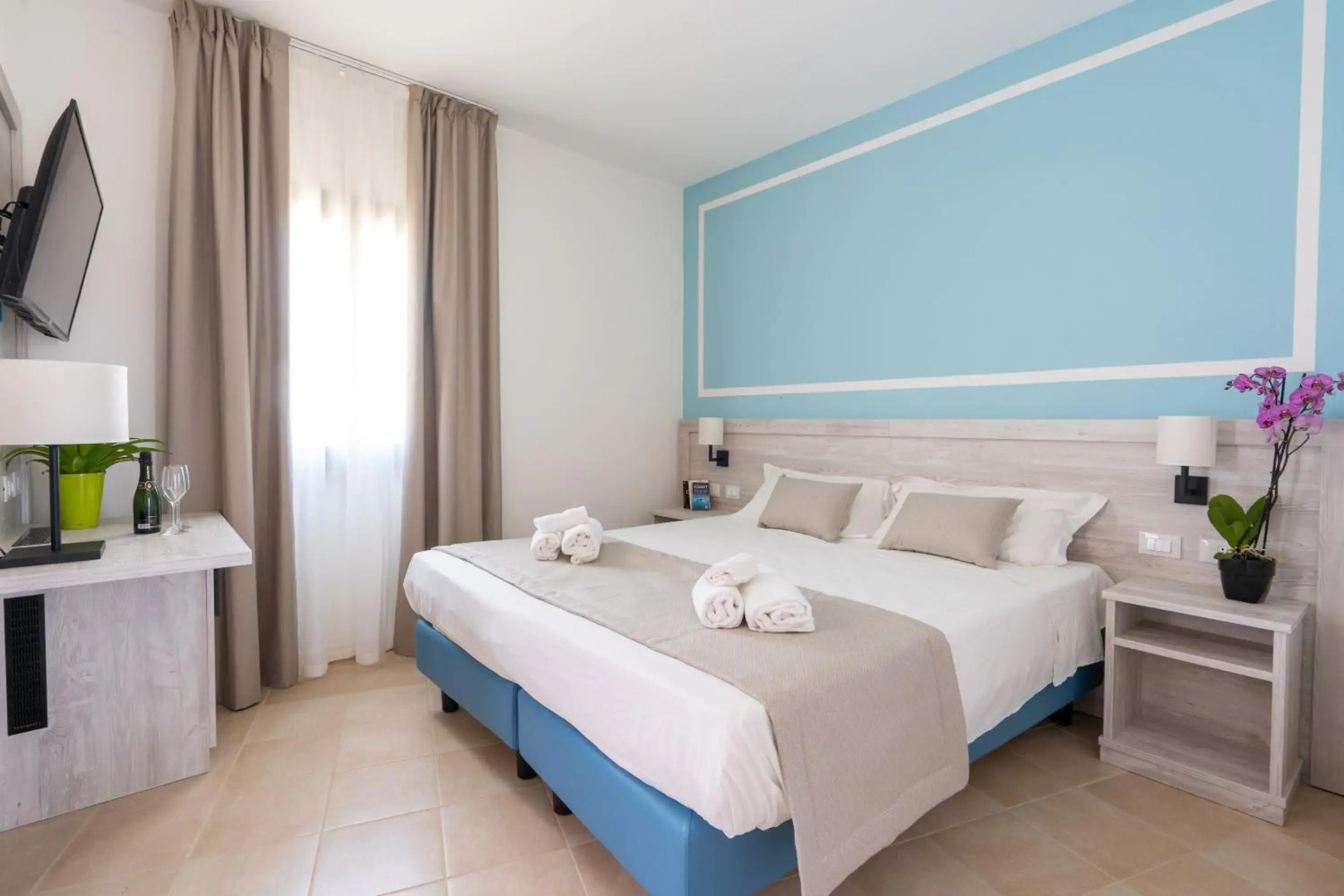 Отель Red Sun Village