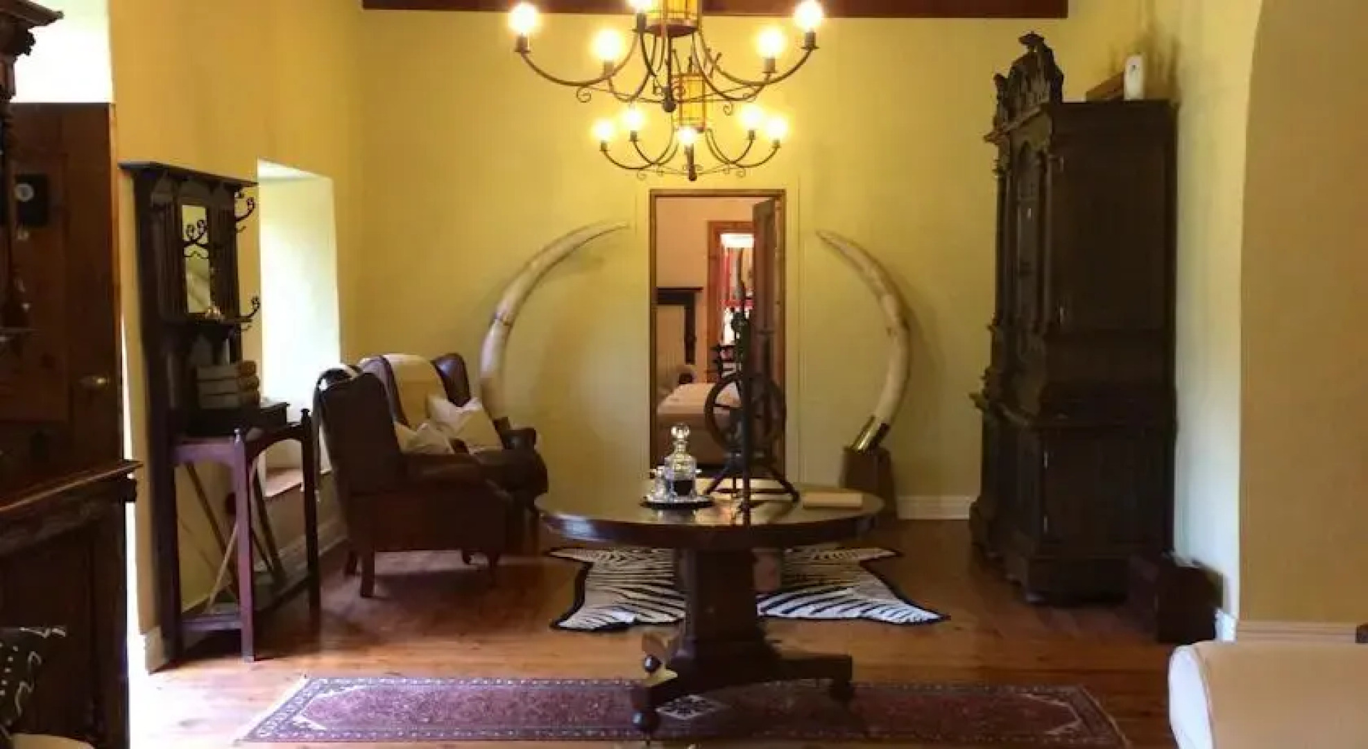 Clifton Country Manor