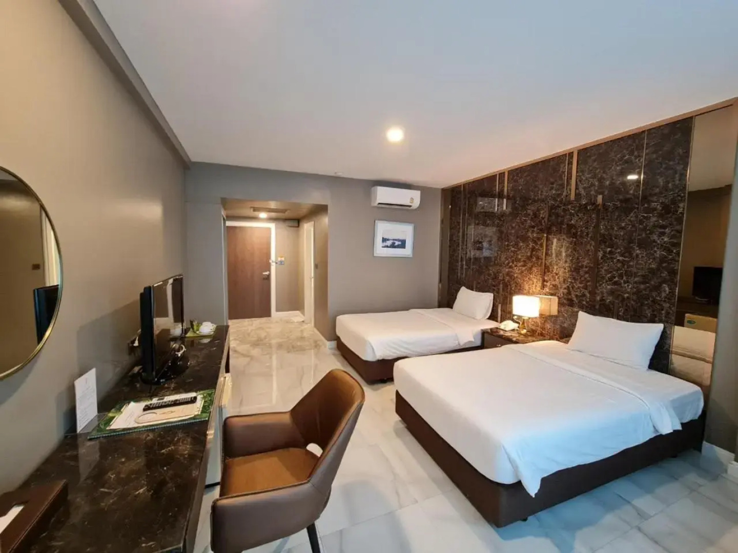 Chaisaeng Palace Hotel