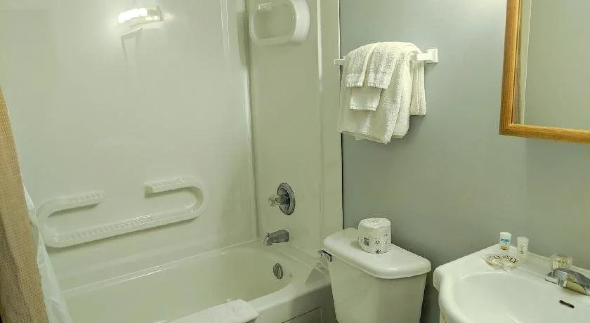 Skyline Motel & Campus Inn