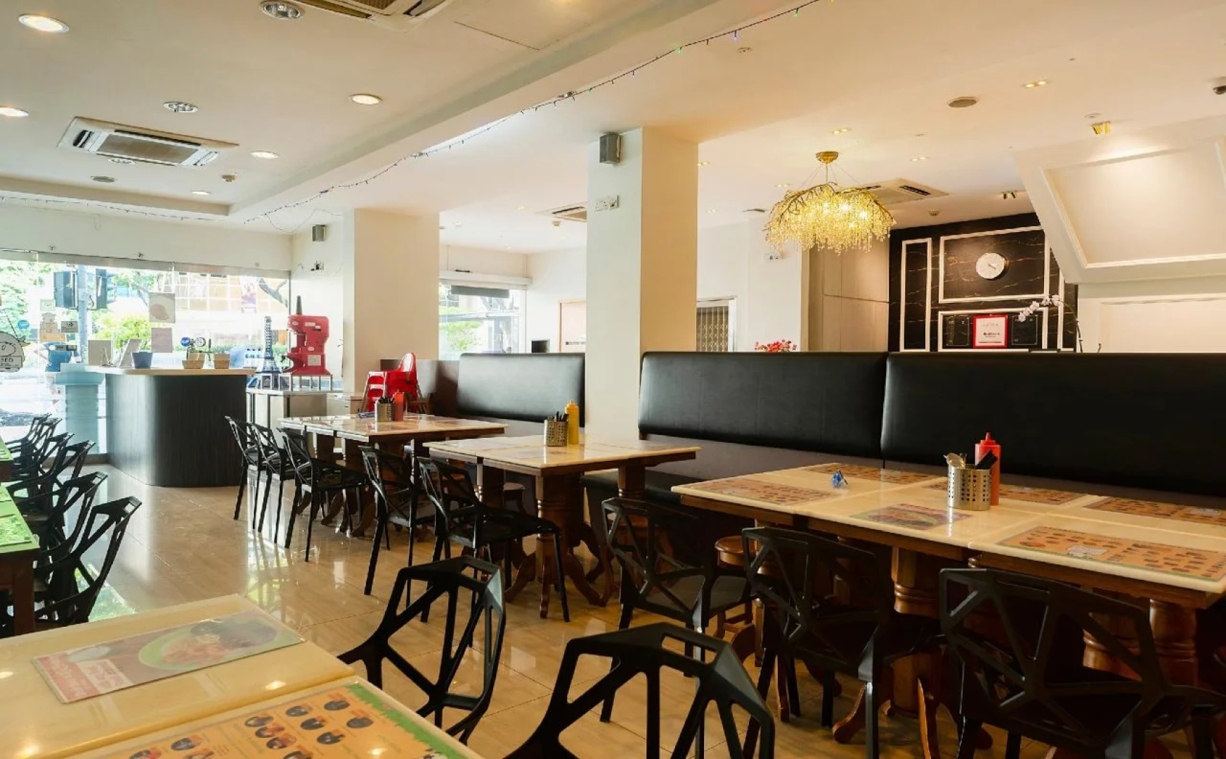 Victoria Hotel, a NuVe Group Collection