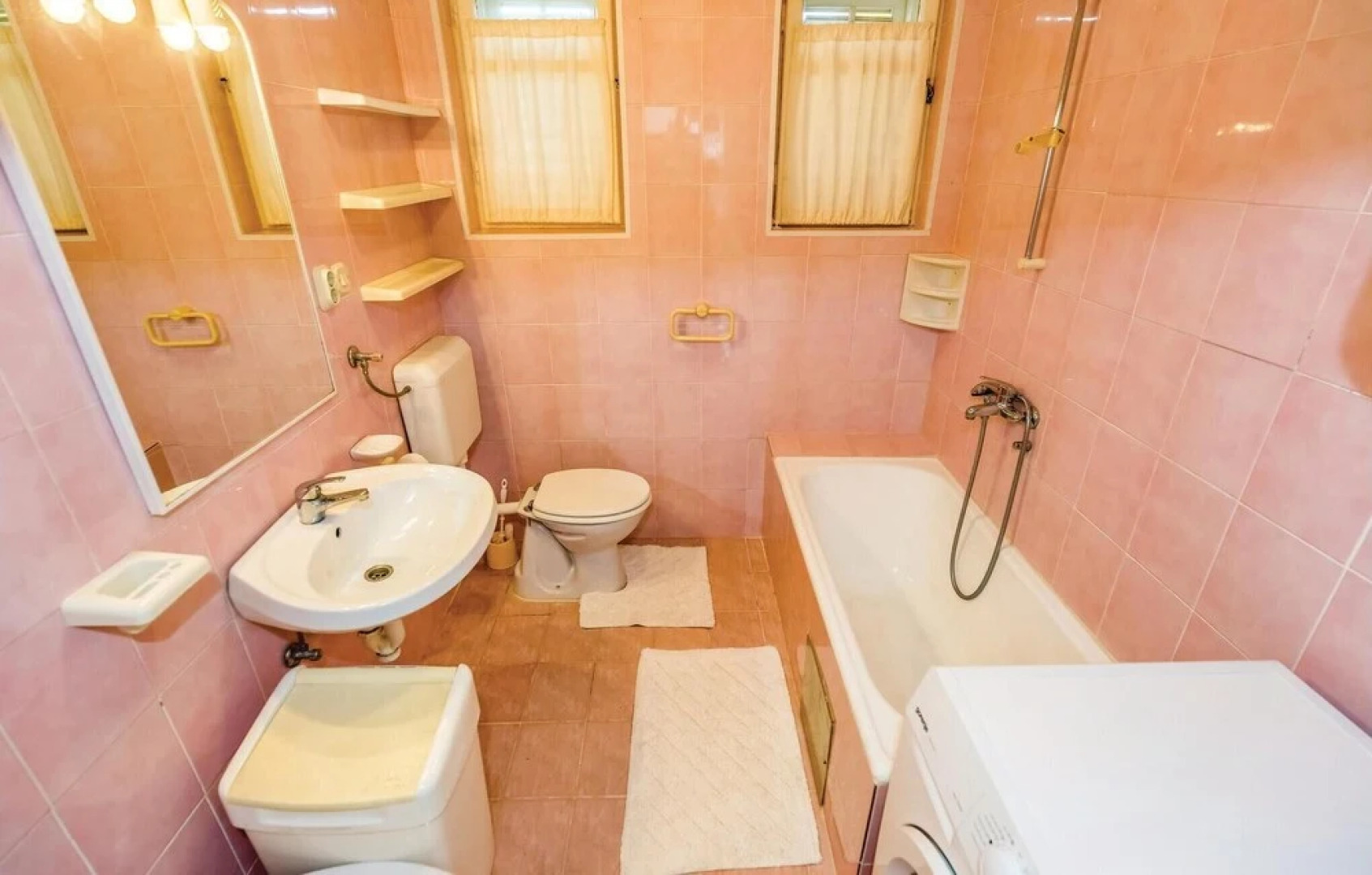 Amazing Home in Mundanije With Wifi and 3 Bedrooms