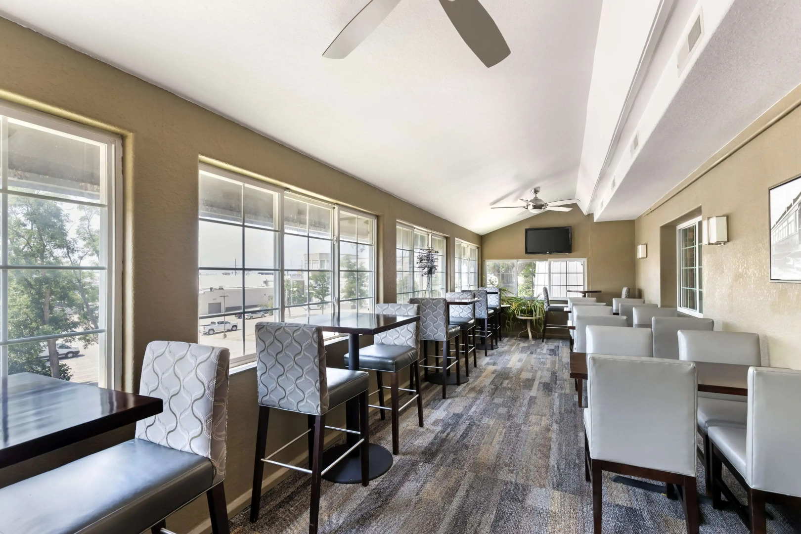 Best Western Plus Longbranch Hotel & Convention Center