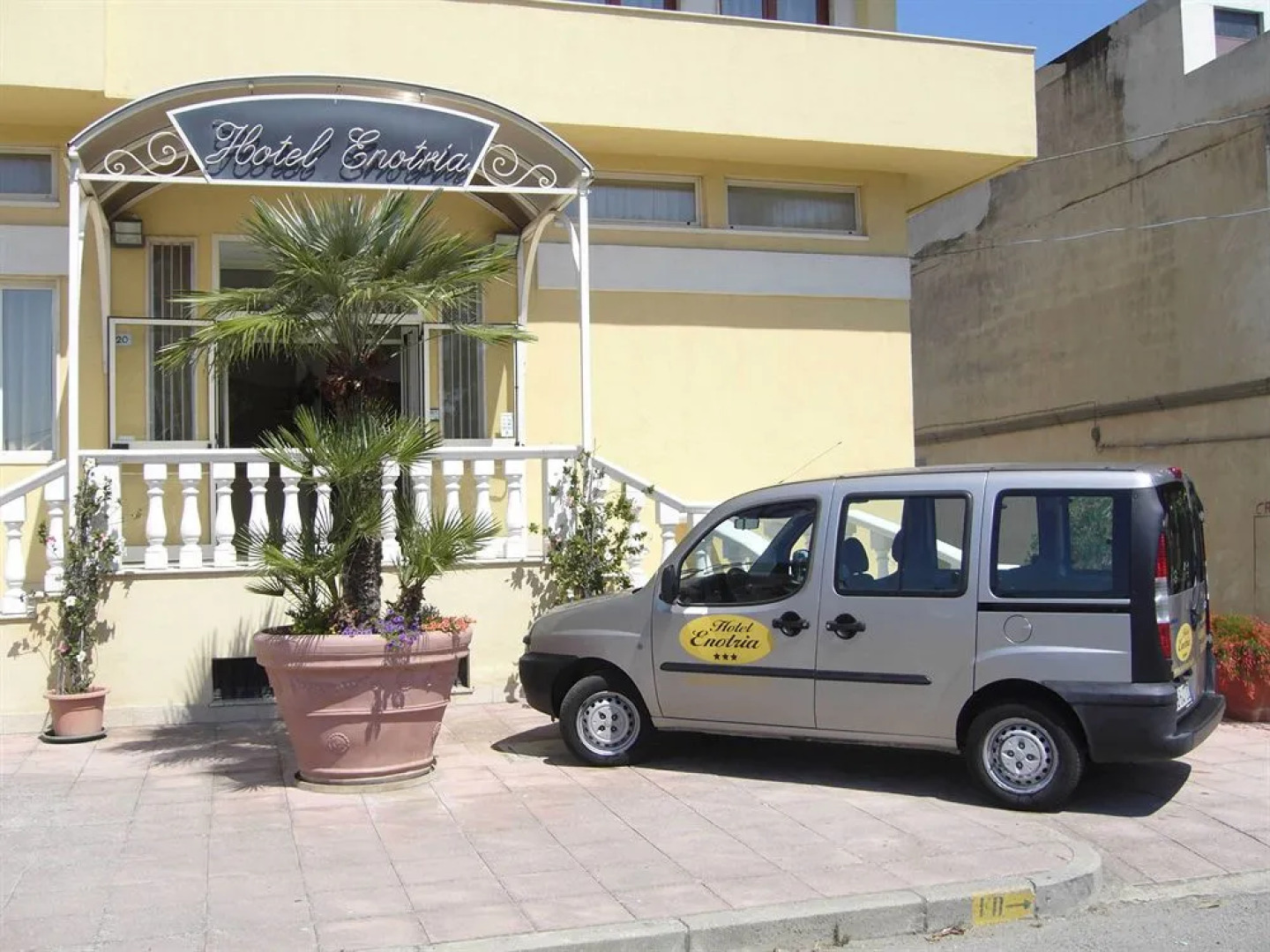 Hotel Enotria