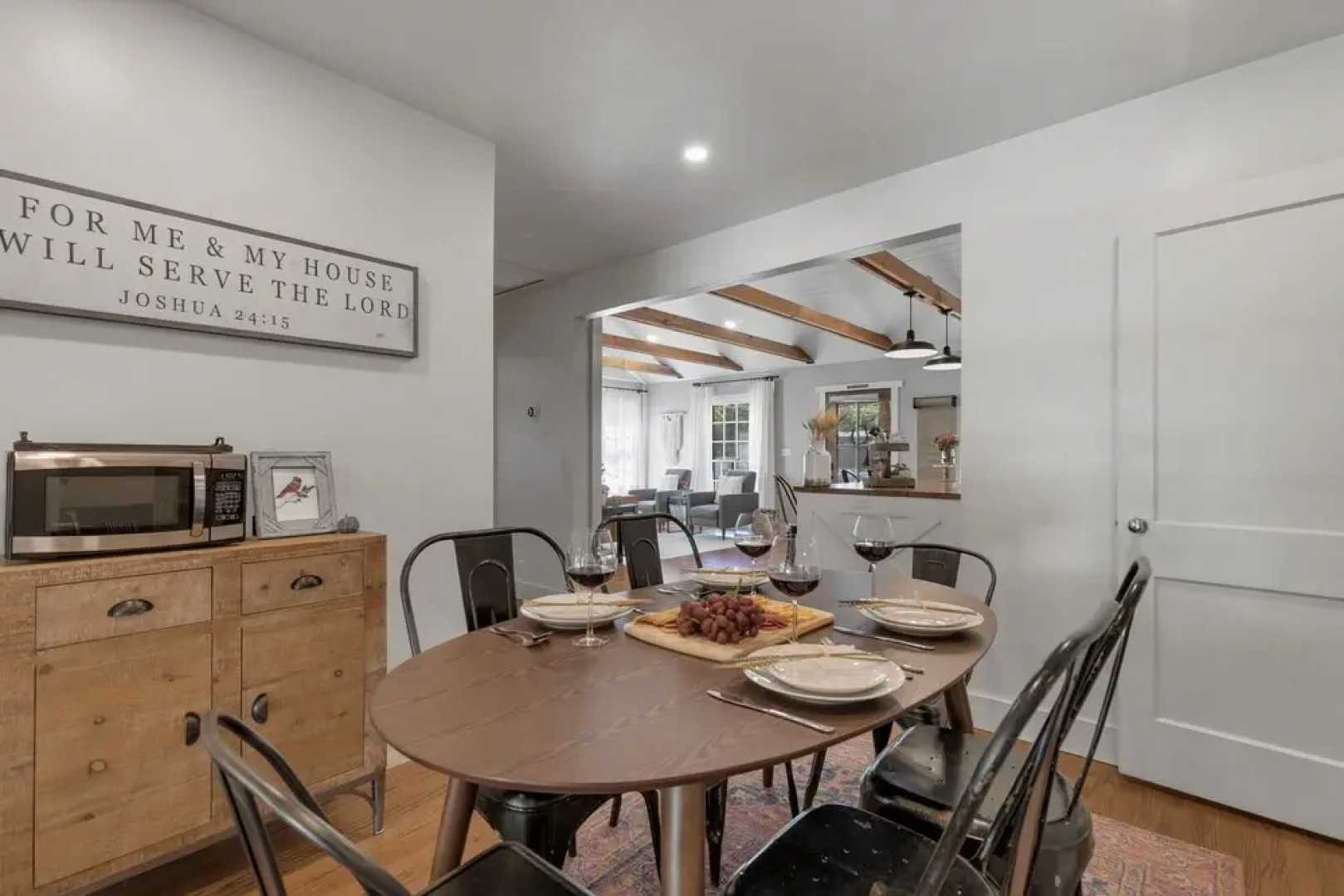 New Modern Farmhouse With Hot Tub, Fire Pit, & Games