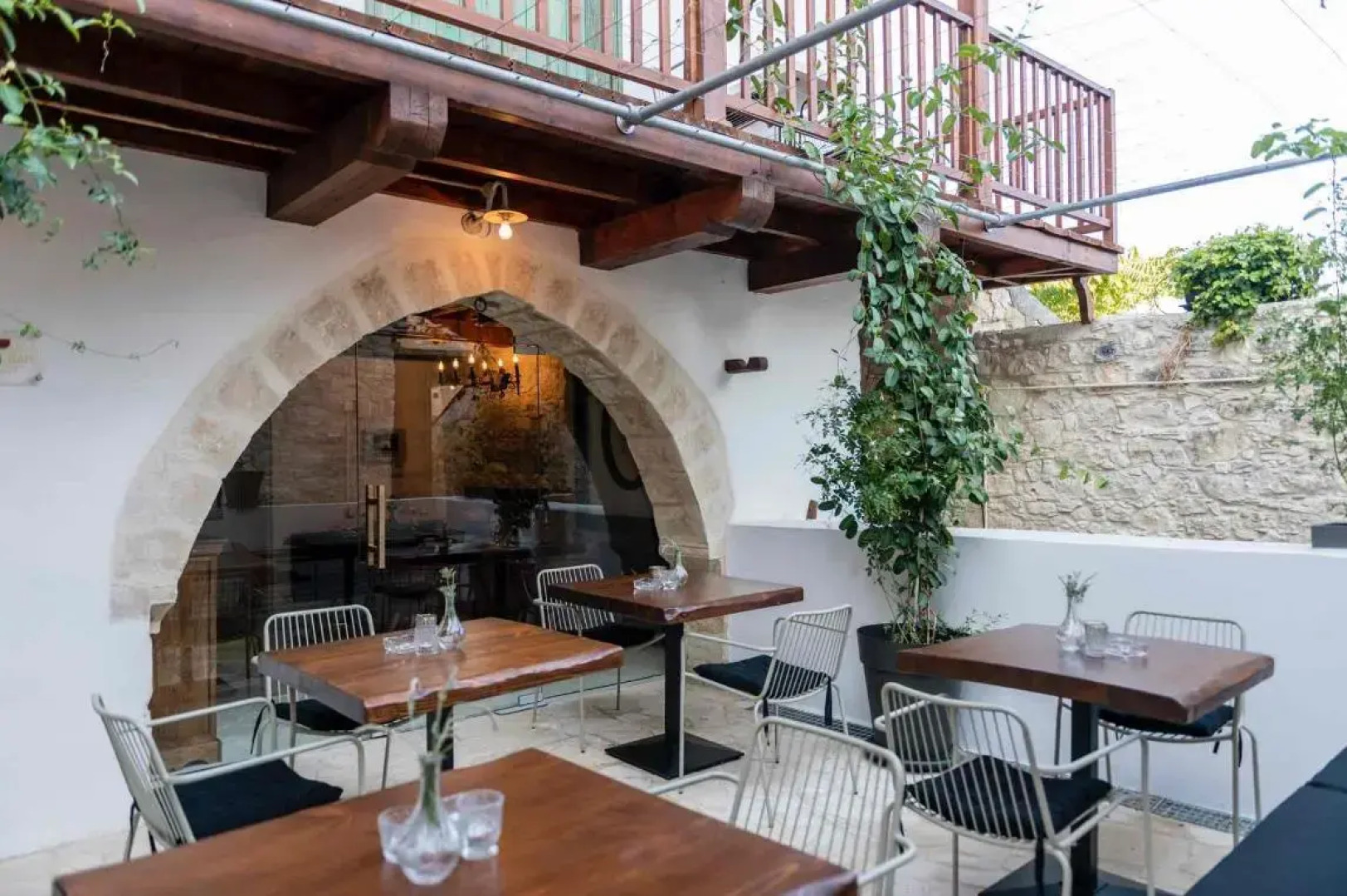 Oinou Strata - Adults Only