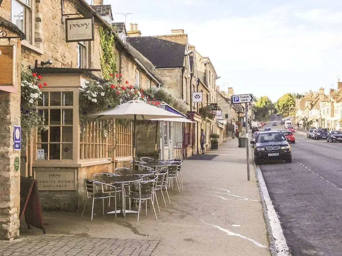 Priory Tearooms Burford With Rooms